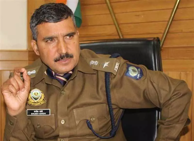 Shimla के पूर्व SP संजीव गांधी को कार्मिक विभाग में रिपोर्ट करने को कहा गया Shimla के पूर्व SP संजीव गांधी को कार्मिक विभाग में रिपोर्ट करने को कहा गया