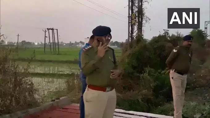 Birbhum में सैंथिया रेलवे स्टेशन के पास रेलवे ट्रैक पर बम की सूचना Birbhum में सैंथिया रेलवे स्टेशन के पास रेलवे ट्रैक पर बम की सूचना