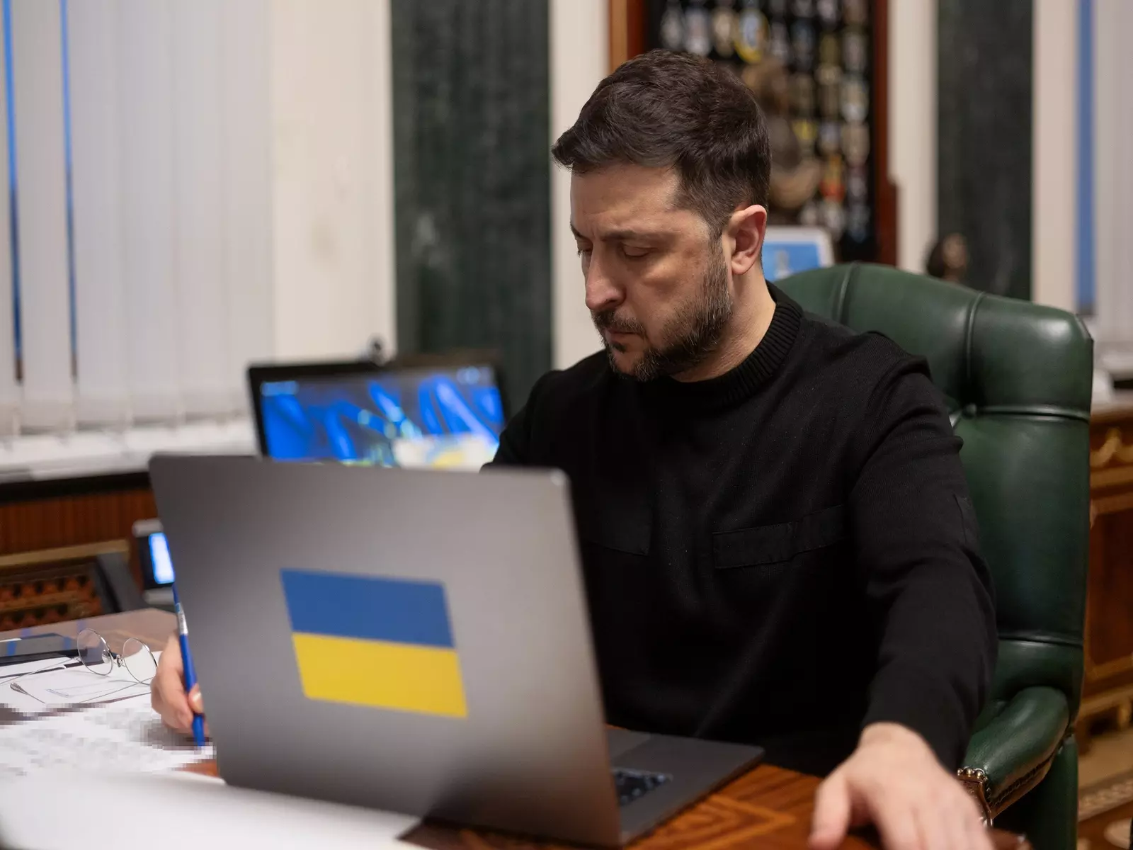 Zelensky ने ट्रंप से अपील की है कि युद्ध के पांचवें वर्ष में प्रवेश करने के बाद वे हमारा साथ दें Zelensky ने ट्रंप से अपील की है कि युद्ध के पांचवें वर्ष में प्रवेश करने के बाद वे हमारा साथ दें