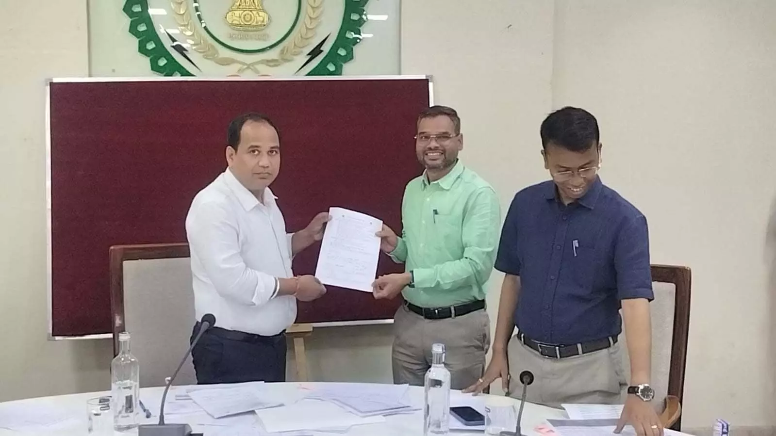 मानवता की सेवा के लिए रेडक्रॉस सोसाइटी से जुड़ने का आह्वान, डिप्टी कलेक्टर उपेन्द्र किण्डो बने सदस्य मानवता की सेवा के लिए रेडक्रॉस सोसाइटी से जुड़ने का आह्वान, डिप्टी कलेक्टर उपेन्द्र किण्डो बने सदस्य