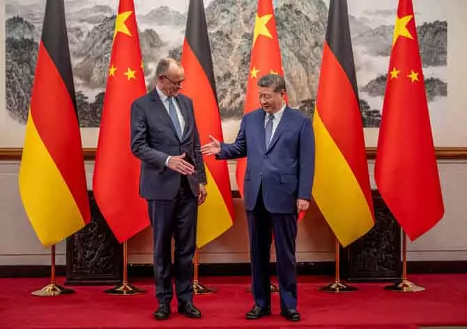 जर्मन चांसलर मर्ज़ ने China से बेहतर क्वालिटी इंपोर्ट का वादा हासिल किया जर्मन चांसलर मर्ज़ ने China से बेहतर क्वालिटी इंपोर्ट का वादा हासिल किया