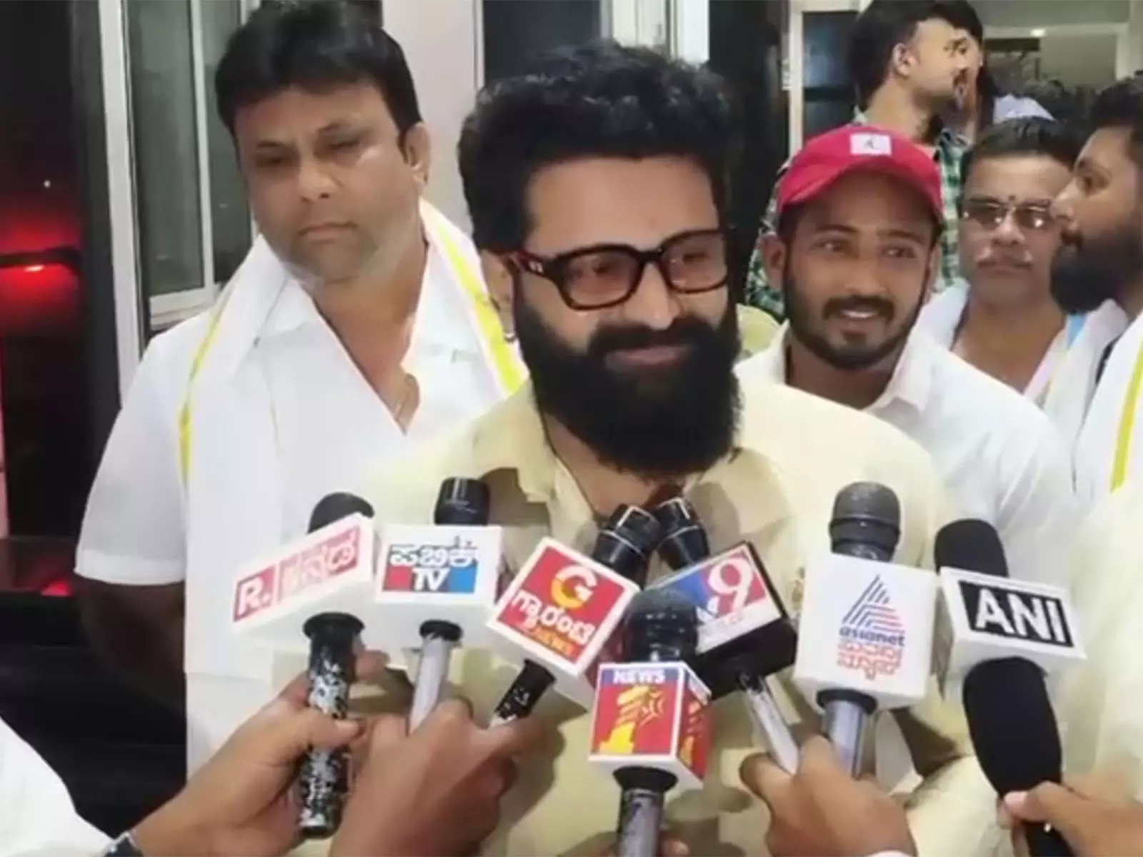 ऋषभ शेट्टी ने Guruvaibhavotsav में भाग लिया ऋषभ शेट्टी ने Guruvaibhavotsav में भाग लिया