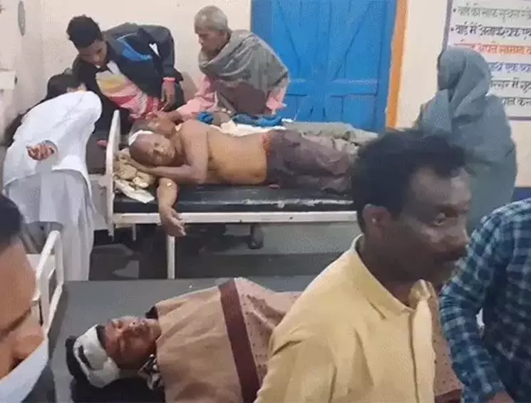 CG BREAKING: सगाई समारोह से लौट रही खाई में पलटी, 25-30 ग्रामीण घायल CG BREAKING: सगाई समारोह से लौट रही खाई में पलटी, 25-30 ग्रामीण घायल