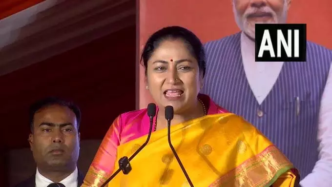 मुख्यमंत्री Rekha Gupta ने पहली वर्षगांठ पर संगठन और जनता के साथ जुड़ाव पर जोर दिया मुख्यमंत्री Rekha Gupta ने पहली वर्षगांठ पर संगठन और जनता के साथ जुड़ाव पर जोर दिया