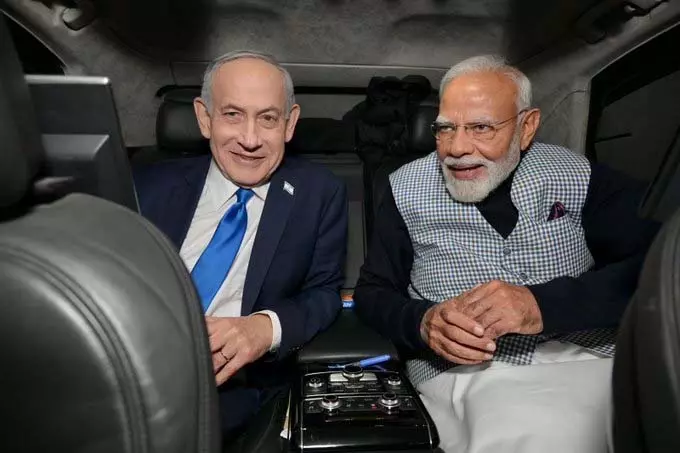 PM Modi ने कनेस्सेट में तकनीकी प्रदर्शनी का किया दौरा PM Modi ने कनेस्सेट में तकनीकी प्रदर्शनी का किया दौरा
