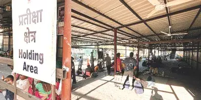 Kasganj: होली पर यात्रियों की भीड़ को देखते हुए विशेष व्यवस्था Kasganj: होली पर यात्रियों की भीड़ को देखते हुए विशेष व्यवस्था