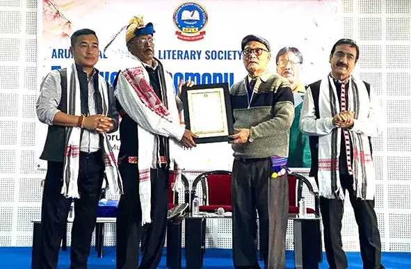 APLS ने मशहूर लेखक आर.एन. कोले को विदाई दी APLS ने मशहूर लेखक आर.एन. कोले को विदाई दी