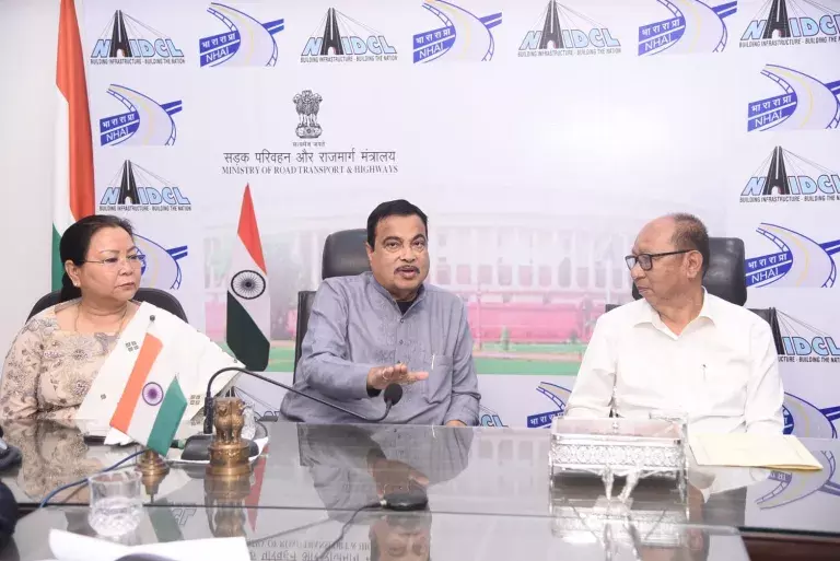Manipur के मुख्यमंत्री ने हाईवे को मजबूत करने के लिए नितिन गडकरी से मदद मांगी Manipur के मुख्यमंत्री ने हाईवे को मजबूत करने के लिए नितिन गडकरी से मदद मांगी
