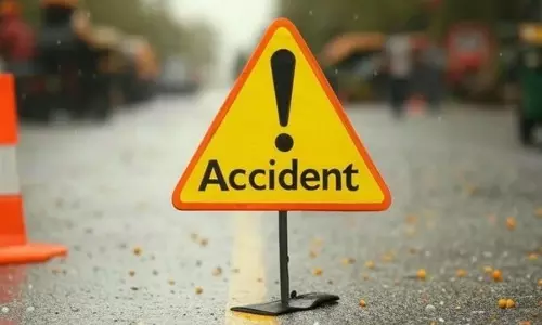 पिकअप खाई में पलटी, 2 लोगो की मौत