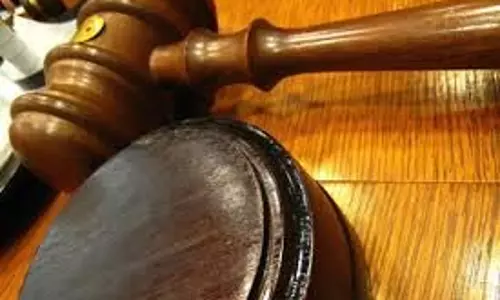Jharkhand: पत्नी की हत्या कर बिना बताये जलाया था शव, पति, देवर और ससुर को मिली उम्रकैद Jharkhand: पत्नी की हत्या कर बिना बताये जलाया था शव, पति, देवर और ससुर को मिली उम्रकैद