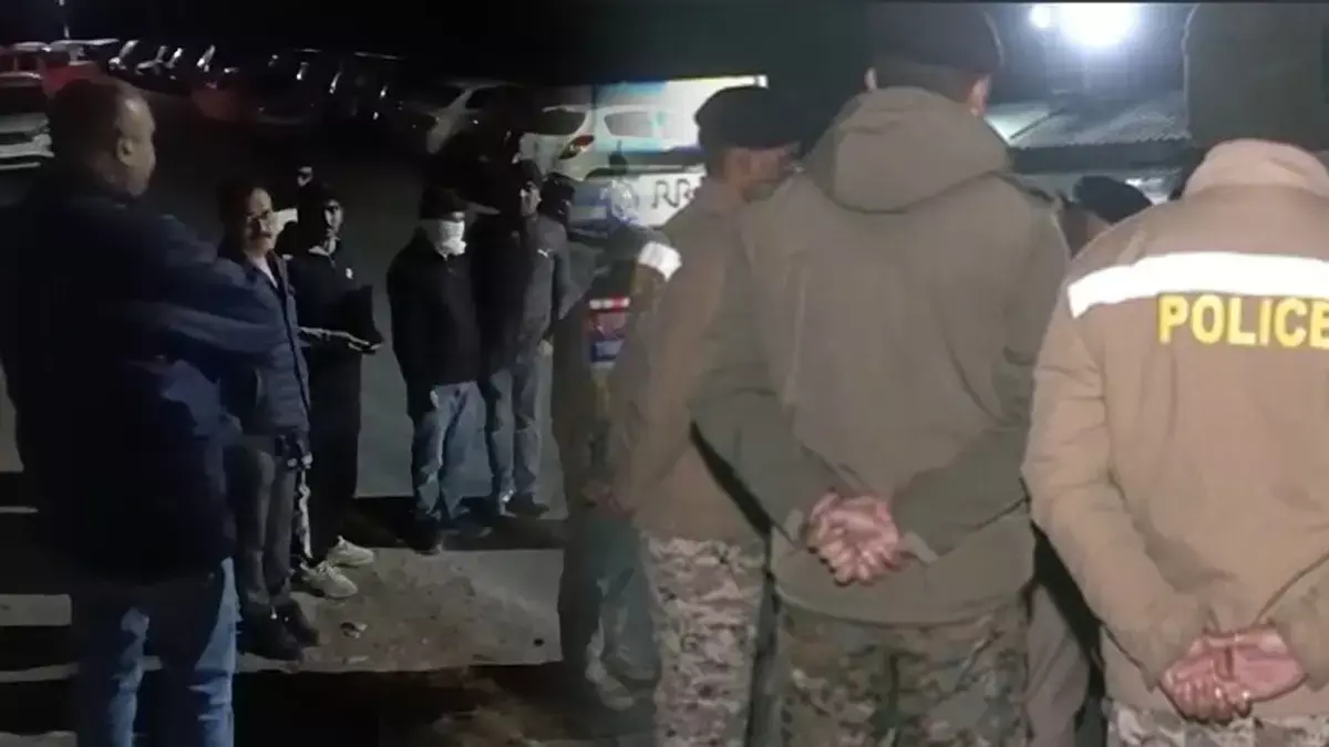 AI समिट विरोध: Shimla police ने NH-5 पर दिल्ली पुलिस टीम को रोका AI समिट विरोध: Shimla police ने NH-5 पर दिल्ली पुलिस टीम को रोका