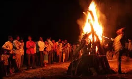 Holika Dahan 2026:  होलिका दहन पर अग्नि फेरे क्यों लगाते हैं, जानें कारण