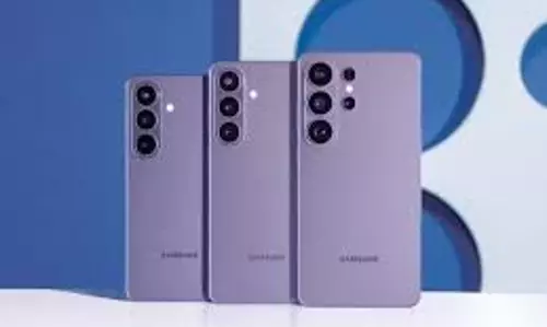 Samsung Galaxy S26: सीरीज हुई लॉन्च, धाकड़ फीचर्स के साथ जबरदस्त कैमरा सेटअप Samsung Galaxy S26: सीरीज हुई लॉन्च, धाकड़ फीचर्स के साथ जबरदस्त कैमरा सेटअप