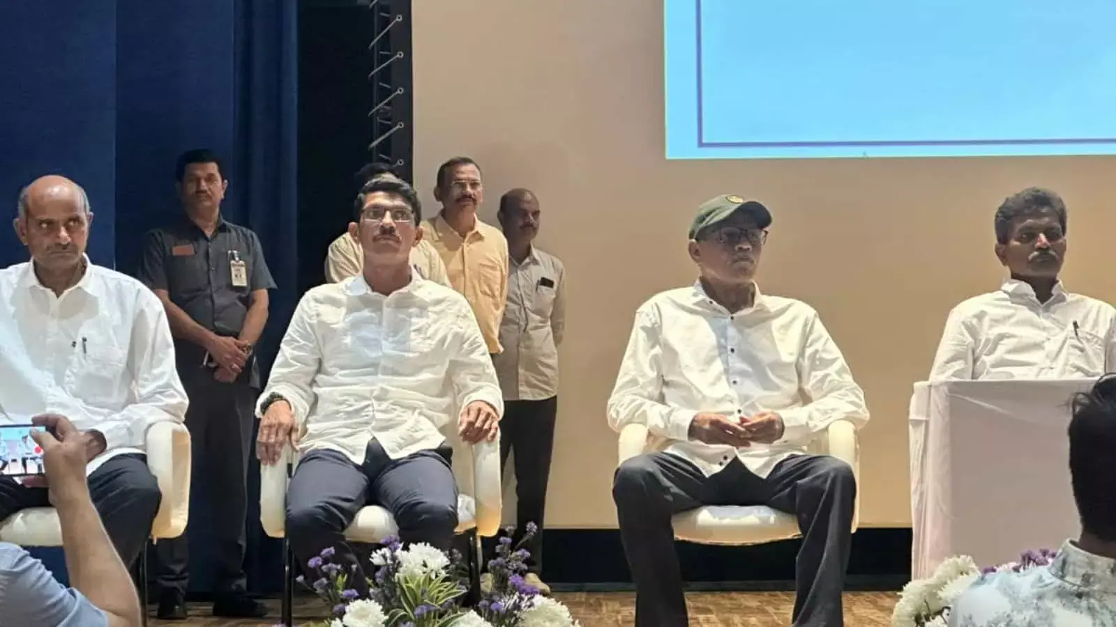 Surrender के अगले दिन, सीनियर माओवादी नेता अपने परिवारों से मिले