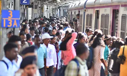 अतिरिक्त कोच के साथ इलेक्ट्रिक ट्रेनें चलाने के लिए कदम: Railway अधिकारियों को सूचित किया गया