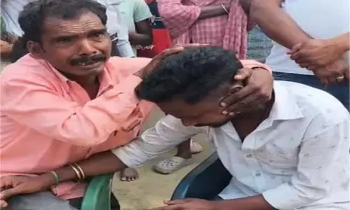Jharkhand: 10 साल बाद अपने परिवार से मिला खोया हुआ युवक Jharkhand: 10 साल बाद अपने परिवार से मिला खोया हुआ युवक
