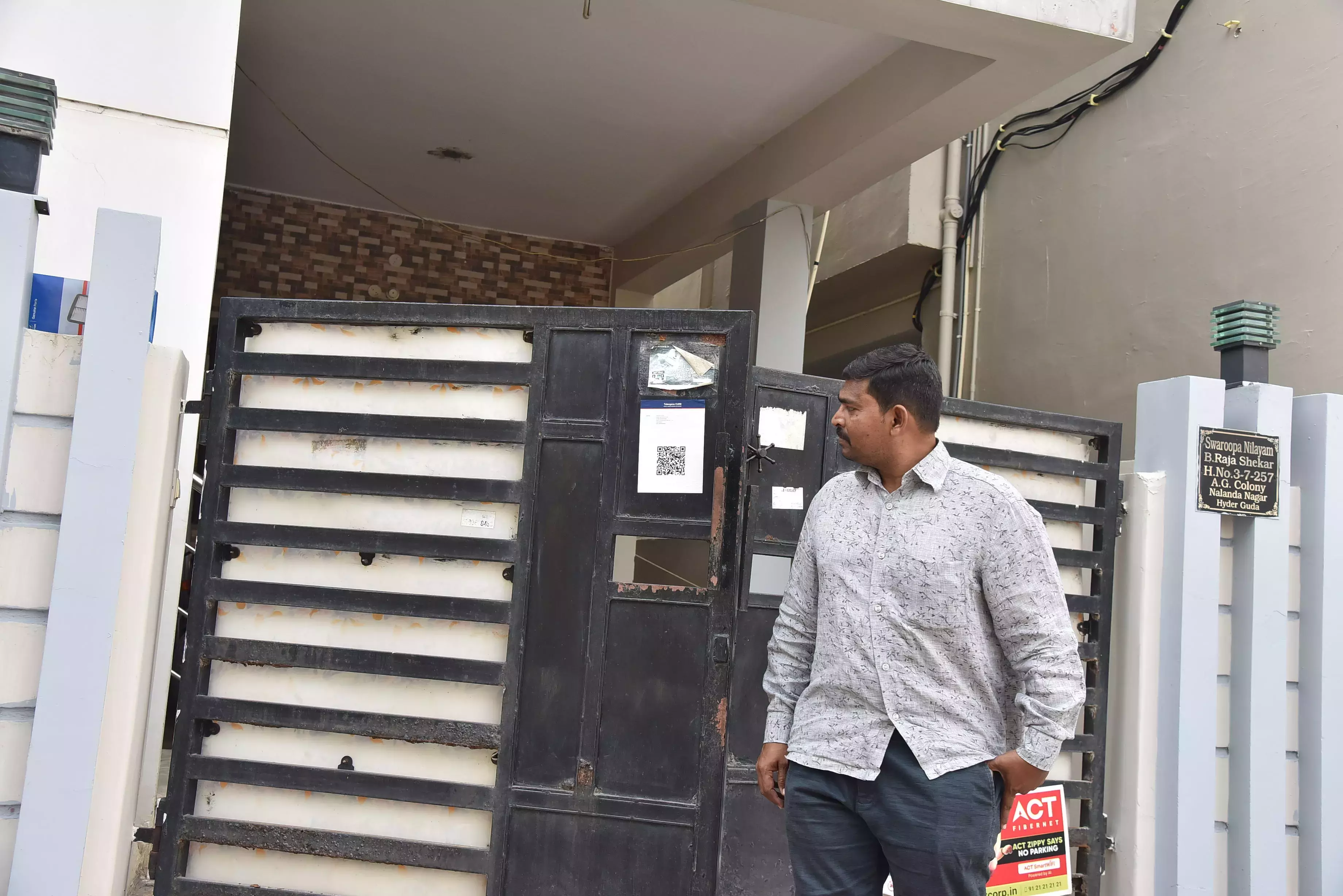 GHMC चीफ ने सिकंदराबाद कॉरिडोर का निरीक्षण किया, सफाई अभियान पर सख्त चेतावनी दी GHMC चीफ ने सिकंदराबाद कॉरिडोर का निरीक्षण किया, सफाई अभियान पर सख्त चेतावनी दी