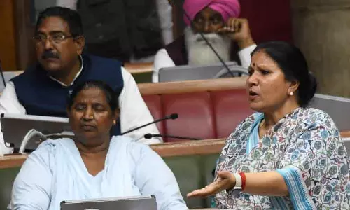 Haryana कांग्रेस ने सदन में भर्ती का मुद्दा उठाया, HPSC चेयरमैन पर निशाना साधा Haryana कांग्रेस ने सदन में भर्ती का मुद्दा उठाया, HPSC चेयरमैन पर निशाना साधा