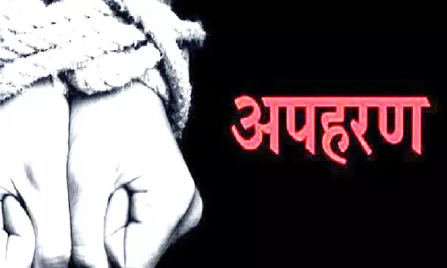 दांत से काटकर छात्रा ने खुद को अपहरणकर्ता से बचाया दांत से काटकर छात्रा ने खुद को अपहरणकर्ता से बचाया