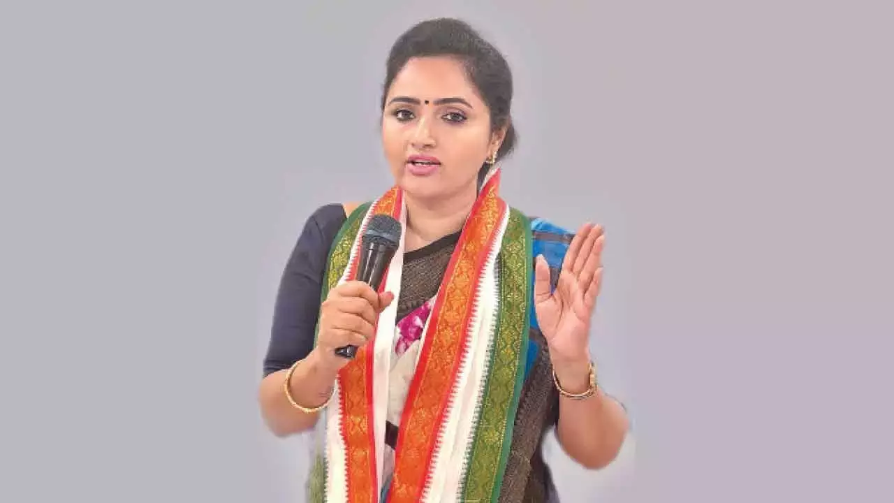 Telangana: महिला कांग्रेस ने IT सेक्टर में जॉब सिक्योरिटी की चिंता जताई Telangana: महिला कांग्रेस ने IT सेक्टर में जॉब सिक्योरिटी की चिंता जताई