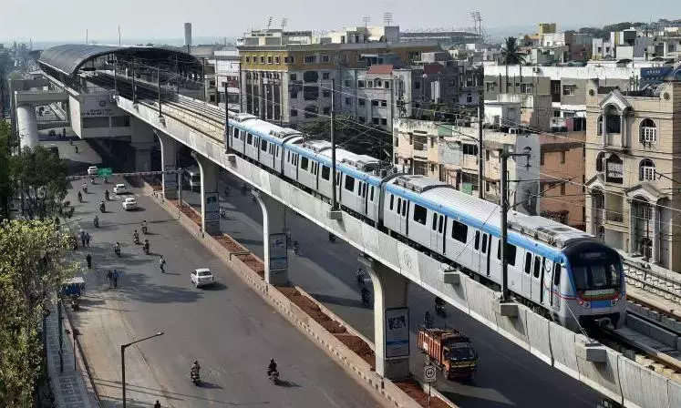 कैबिनेट ने मेट्रो रेल फेज 1 को L&T से टेकओवर करने की मंज़ूरी दी कैबिनेट ने मेट्रो रेल फेज 1 को L&T से टेकओवर करने की मंज़ूरी दी
