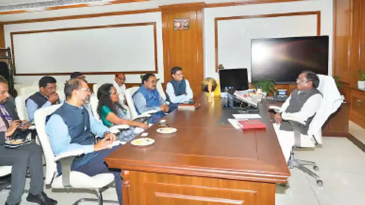 Telangana: विवेक विदेश में रोज़गार बढ़ाने के लिए MEA के साथ मज़बूत रिश्ते चाहते हैं