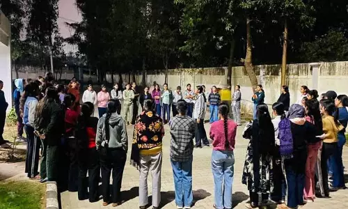Punjabi University, पटियाला में हॉस्टल पर लगी रोक के खिलाफ लड़कियों ने किया प्रदर्शन Punjabi University, पटियाला में हॉस्टल पर लगी रोक के खिलाफ लड़कियों ने किया प्रदर्शन
