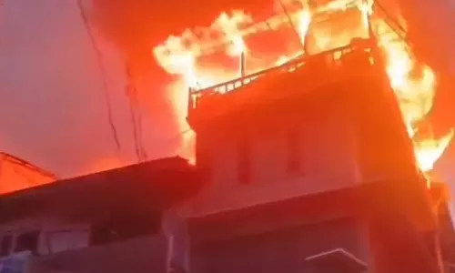 Jammu Kashmir: धू-धू कर जला Commercial Complex, करोड़ों की संपत्ति राख Jammu Kashmir: धू-धू कर जला Commercial Complex, करोड़ों की संपत्ति राख