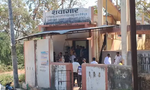 मां की साड़ी को मौत का फंदा बनाकर झूली बेटी, सदमे में परिवार
