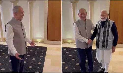 Israeli प्रधानमंत्री ने भारतीय पोशाक में मोदी का स्वागत किया