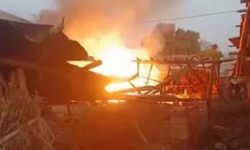 Bilaspur:रिहायशी मकान में लगी भीषण आग,मचा हड़कंप Bilaspur:रिहायशी मकान में लगी भीषण आग,मचा हड़कंप