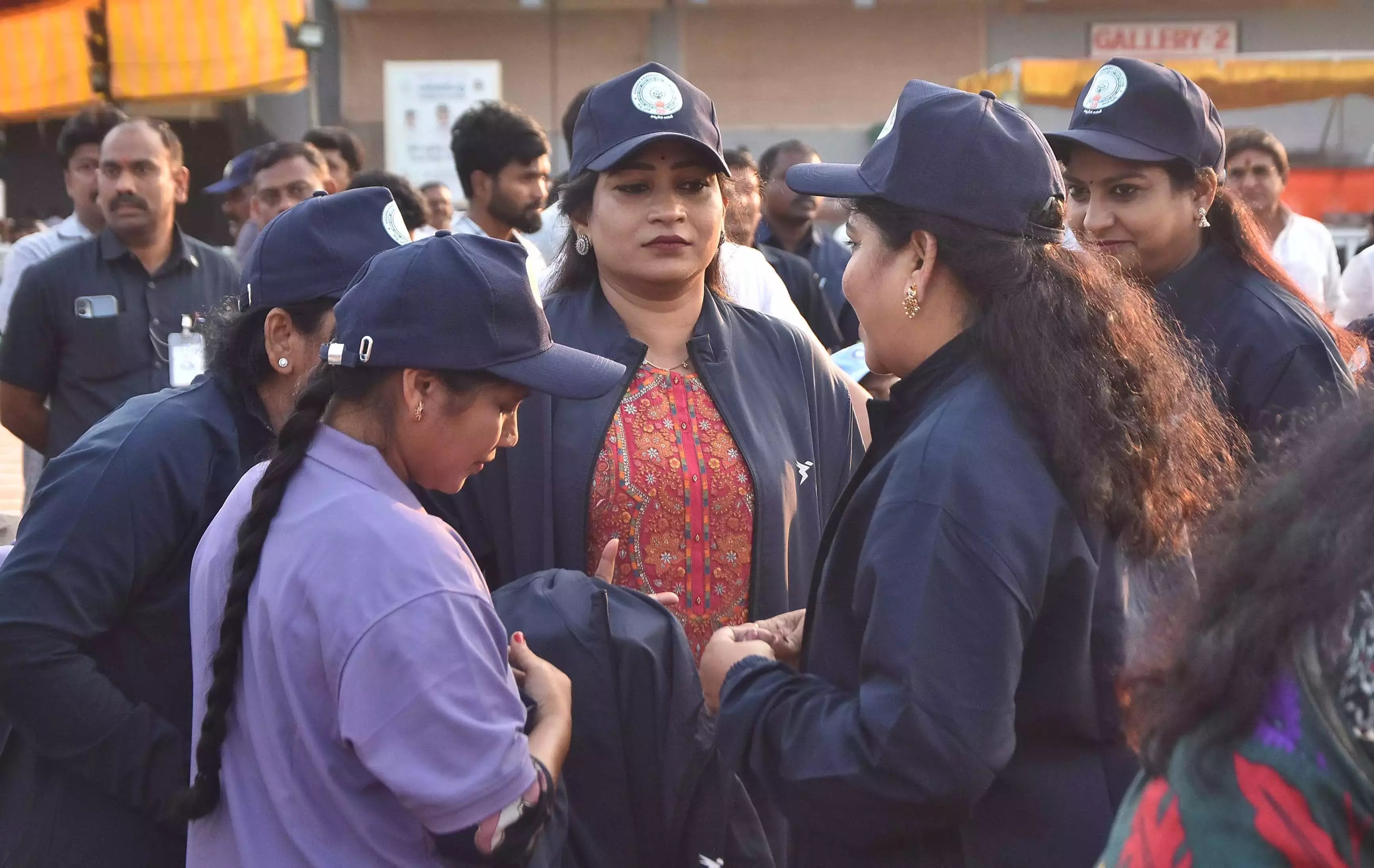 विजयवाड़ा में AP स्पोर्ट्स फेस्ट में विधायकों ने खेल भावना दिखाई