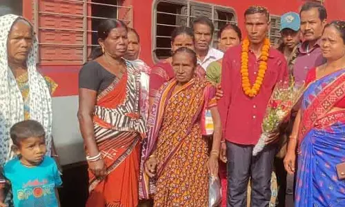 Rourkela टीनएजर के तौर पर लापता हुआ आदमी 18 साल बाद घर लौटा Rourkela टीनएजर के तौर पर लापता हुआ आदमी 18 साल बाद घर लौटा