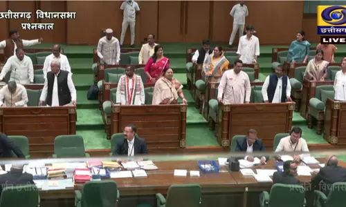 विधानसभा के गर्भ गृह में नारेबाजी, सभी कांग्रेसी विधायक सस्पेंड विधानसभा के गर्भ गृह में नारेबाजी, सभी कांग्रेसी विधायक सस्पेंड
