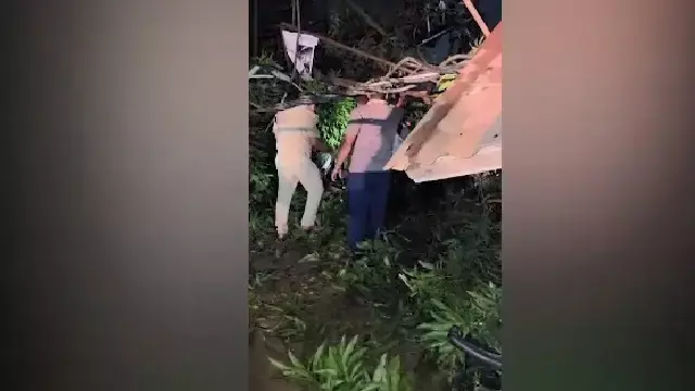 Bhubaneswar में होर्डिंग गिरने से हुई मौतें: 1 को गिरफ्तार कर कोर्ट भेजा गया Bhubaneswar में होर्डिंग गिरने से हुई मौतें: 1 को गिरफ्तार कर कोर्ट भेजा गया