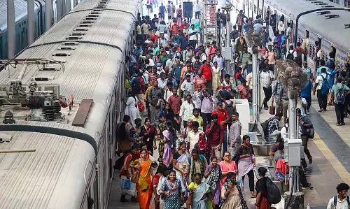 CHENNAI: बोगियों में बहुत भीड़, उतरने की भी जगह नहीं, यात्रियों ने दुख जताया