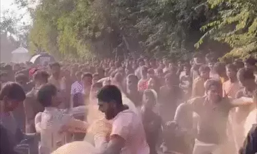 होली सेलिब्रेशन के समय GGU के स्टूडेंट्स आपस में भिड़े, जमकर मारपीट होली सेलिब्रेशन के समय GGU के स्टूडेंट्स आपस में भिड़े, जमकर मारपीट