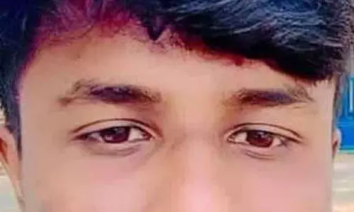 Turuvekere : कॉलेज स्टूडेंट की गिरने से मौत Turuvekere : कॉलेज स्टूडेंट की गिरने से मौत