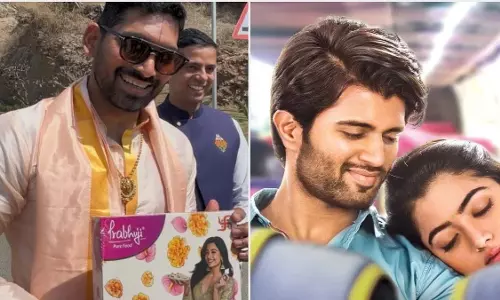 यह Official है! विजय देवरकोंडा, रश्मिका मंदाना के परिवार तेलुगु शादी के बाद खुश यह Official है! विजय देवरकोंडा, रश्मिका मंदाना के परिवार तेलुगु शादी के बाद खुश