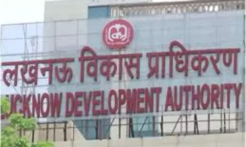 Lucknow: 23 अफसरों के खिलाफ प्रशासन की सख्ती