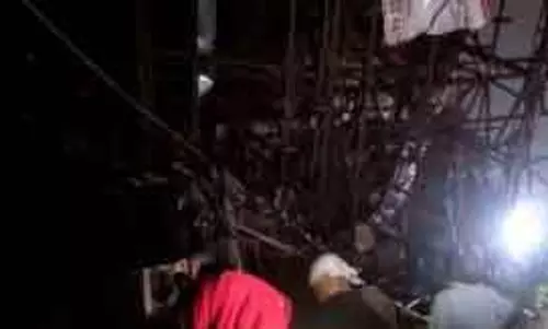 Bhubaneswar में होर्डिंग गिरने से मरने वालों की संख्या 2 हुई; CM ने अनुग्रह राशि की घोषणा की Bhubaneswar में होर्डिंग गिरने से मरने वालों की संख्या 2 हुई; CM ने अनुग्रह राशि की घोषणा की