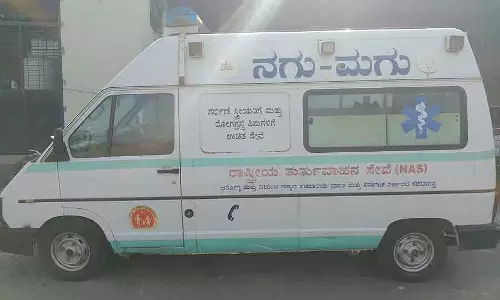 Rebag : मुस्कुराता हुआ बच्चा वाहन तालुक अस्पताल पहुंचा Rebag : मुस्कुराता हुआ बच्चा वाहन तालुक अस्पताल पहुंचा