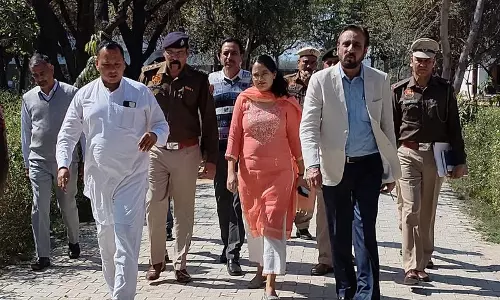 DC, एसपी ने रेवाड़ी, महेंद्रगढ़ में परीक्षा केंद्रों का निरीक्षण किया DC, एसपी ने रेवाड़ी, महेंद्रगढ़ में परीक्षा केंद्रों का निरीक्षण किया