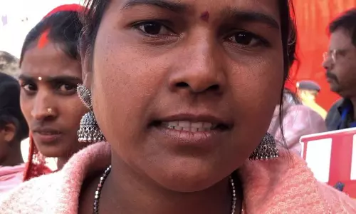 प्रधानमंत्री उज्ज्वला योजना से महिलाओं को धुएँ से मुक्ति, जीवन हुआ आसान प्रधानमंत्री उज्ज्वला योजना से महिलाओं को धुएँ से मुक्ति, जीवन हुआ आसान