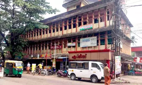 Kerala ; अरूर पंचायत शॉपिंग सेंटर के पुनर्निर्माण के लिए 42 लाख रुपये Kerala ; अरूर पंचायत शॉपिंग सेंटर के पुनर्निर्माण के लिए 42 लाख रुपये