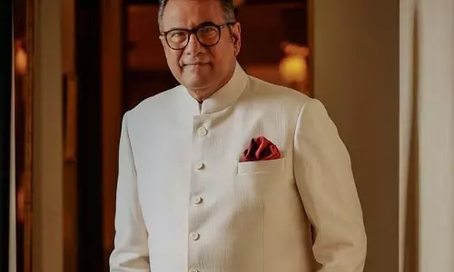 Boman Irani ने स्पोकन फेस्ट में द मेहता बॉयज़ के लिए मिले ज़ोरदार तालियों पर खुलकर बात की Boman Irani ने स्पोकन फेस्ट में द मेहता बॉयज़ के लिए मिले ज़ोरदार तालियों पर खुलकर बात की