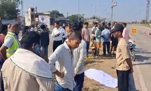 बिलासपुर-कोरबा रोड में पति-पत्नी हादसे का शिकार, एक की मौत बिलासपुर-कोरबा रोड में पति-पत्नी हादसे का शिकार, एक की मौत