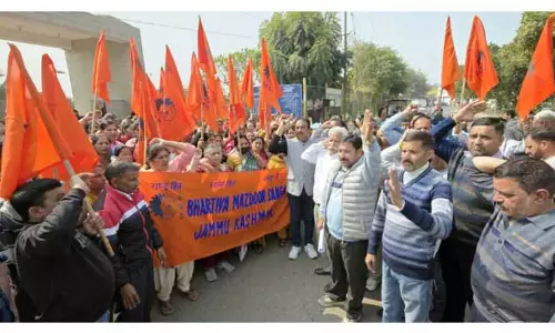 BMS ने विरोध प्रदर्शन किया और मांगें उठाईं