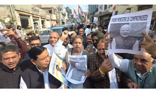 कांग्रेस ने IYC प्रमुख उदय भानु चिब की गिरफ्तारी के खिलाफ कड़ा विरोध प्रदर्शन किया कांग्रेस ने IYC प्रमुख उदय भानु चिब की गिरफ्तारी के खिलाफ कड़ा विरोध प्रदर्शन किया