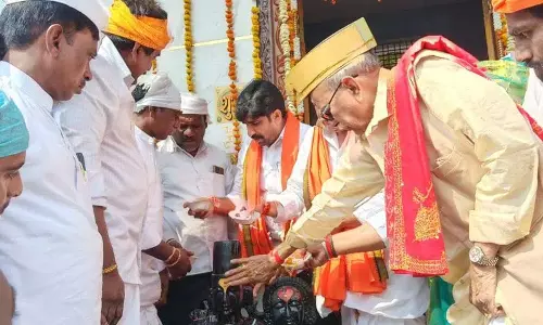पारडी विट्ठलेश्वर मंदिर में Vitthal-Rukmini की मूर्ति स्थापित पारडी विट्ठलेश्वर मंदिर में Vitthal-Rukmini की मूर्ति स्थापित